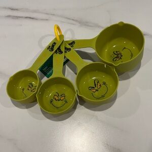 The Grinch Measuring Cups